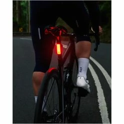 Feu Arrière Vélo Puissant LED 150 Lumens Blinder R-150 Knog -VTC électriques Soldes BlinderR150 knog