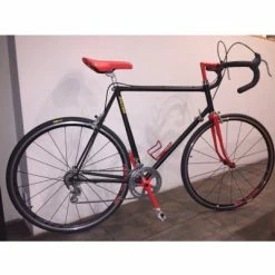 VTC électriques Soldes -VTC électriques Soldes porte bidon sur cadre de velo rouge en aluminium anodise full 2